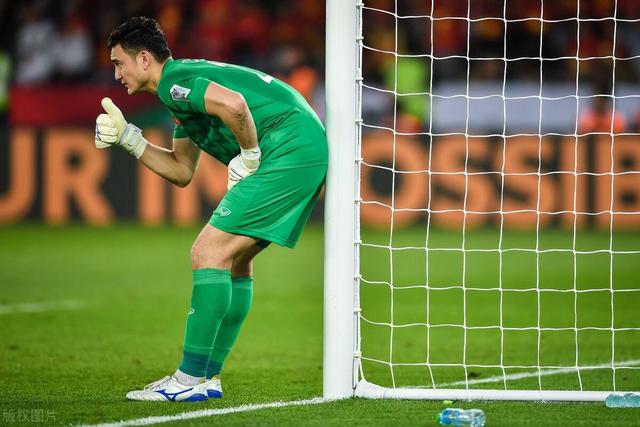 贾诚25+9山东大胜广东 吴前23分浙江胜广州